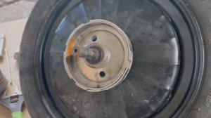 Электроскутер  SK 8. Ставлю камеры в бескамерные колеса. Заливаю в камеры герметик АНТИПРОКОЛ.