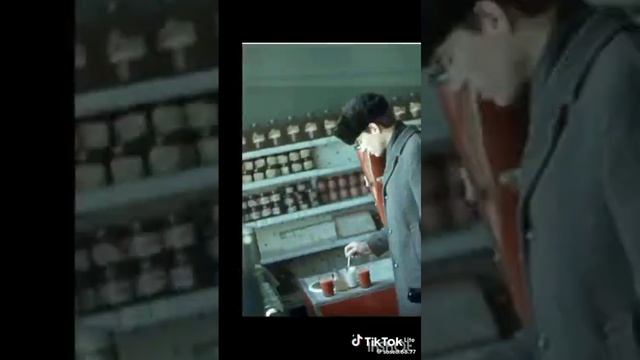 ПЕСНЯ ПЕРВЫЙ ПОЦЕЛУЙ! смотреть онлайн