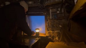 Нашел каменный дом. Провел 24 часа в сырости