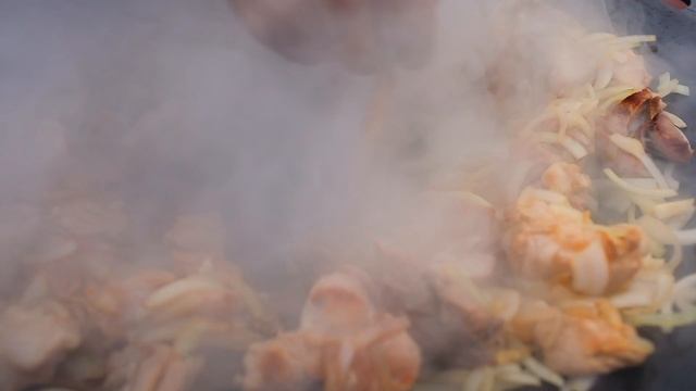 ПРИГОТОВИЛ МЯСНОЕ БЛЮДО ВНУТРИ БОЛЬШОЙ ТЫКВЫ 🎃 смотреть онлайн