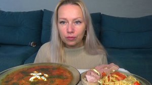 Мукбанг борщ ,макароны остатки сладки ,бутерброды с паштетом. Еда на камеру.