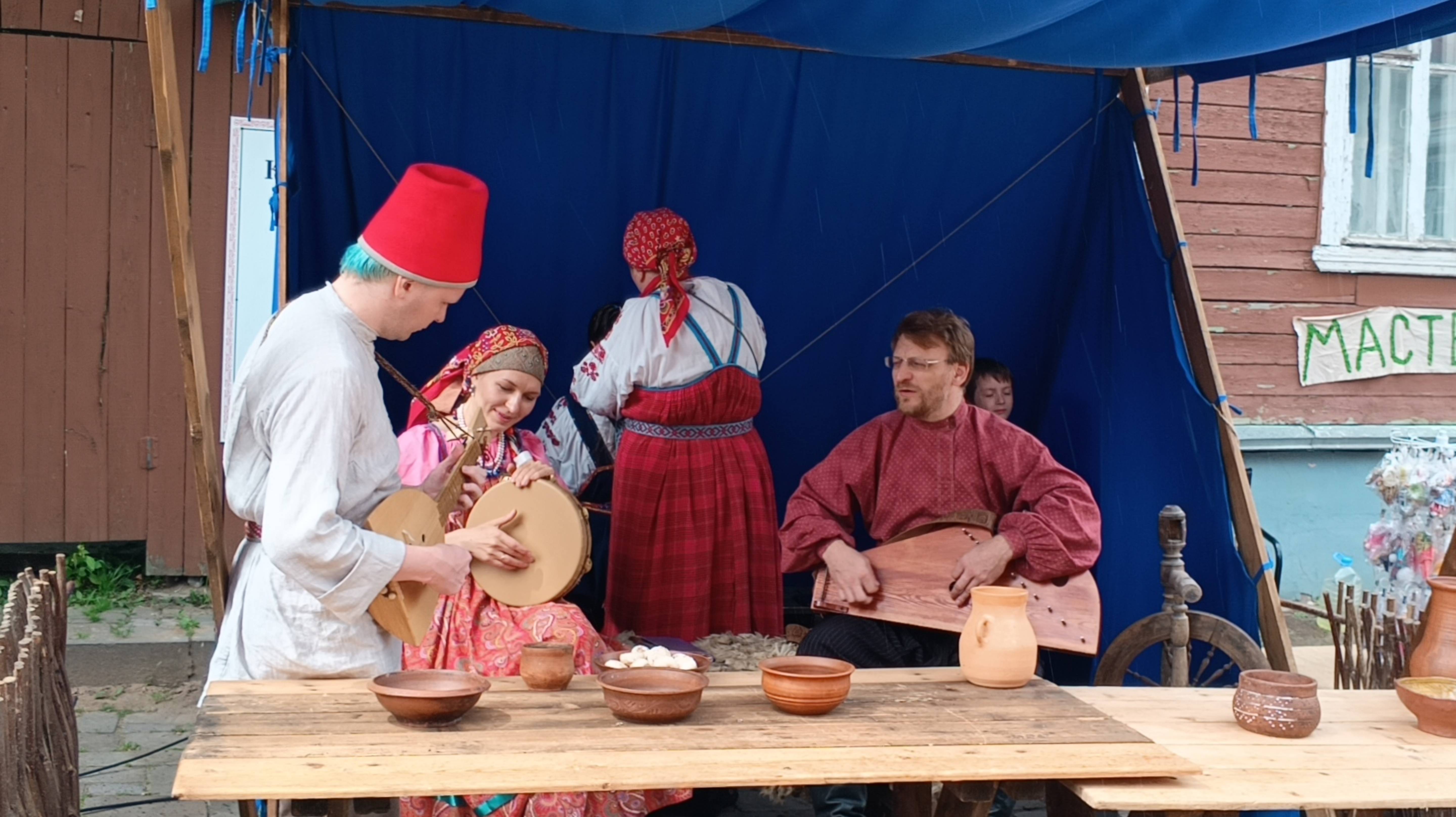 Прогулки по Москве. Фестиваль "Музыка сквозь время" в Крутицком подворье. Часть 1 смотреть онлайн