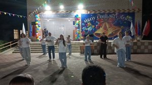 выступление родителей на выпускном у 11 класса Арзгир школа 2