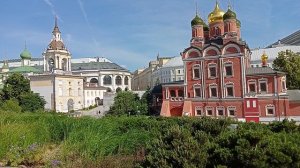Парк Зарядье Москва Флорариум с многоуровневой оранжерей и красивые растения у стен Кремля Москва