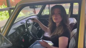 ОН ПУСТИЛ МЕНЯ В СВОЮ РЕДКУЮ СОВЕТСКУЮ ЛАДУ | гуляем по ламповому городку и пьём воду из родника