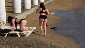 ШТОРМ УНОСИТ ЛЮДЕЙ В МОРЕ? НИКОЛАЕВКА - КРЫМ СЕГОДНЯ.