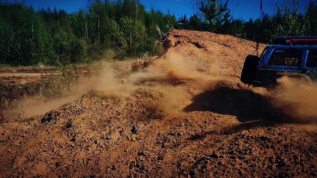 Выносливый Чероки 4x4 в радиоуправляемом путешествии Crossrc EMO X2 смотреть онлайн