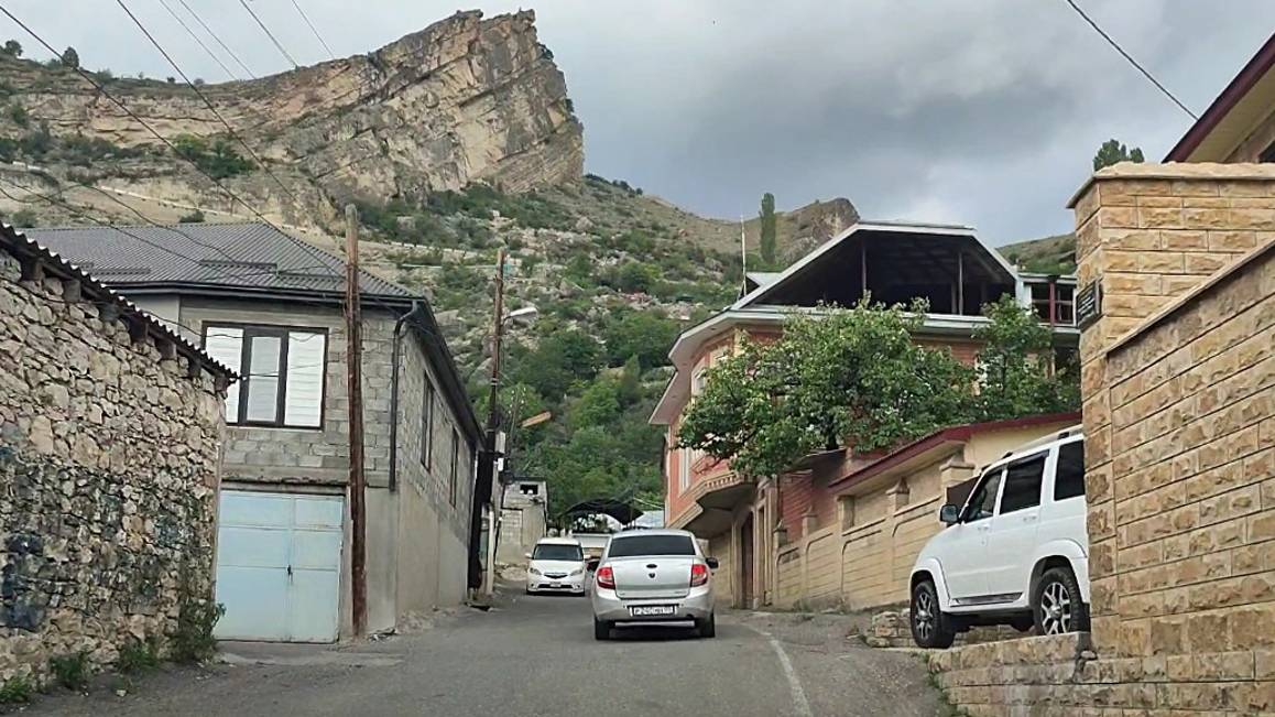 Едем в Гуниб. Следуем за серебристой Грантой в идеальное место, где для нас приготовлено жильё смотреть онлайн