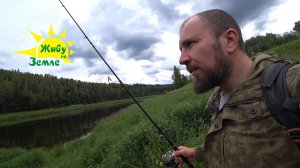 Рыбалка в глуши. Щука берет на червя. Окунь на личинку стрекозы. Необычное место