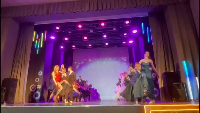 ПРОСТОЙ ТАНЕЦ ВАЛЬС НА ВЫПУСКНОЙ 2026 смотреть онлайн