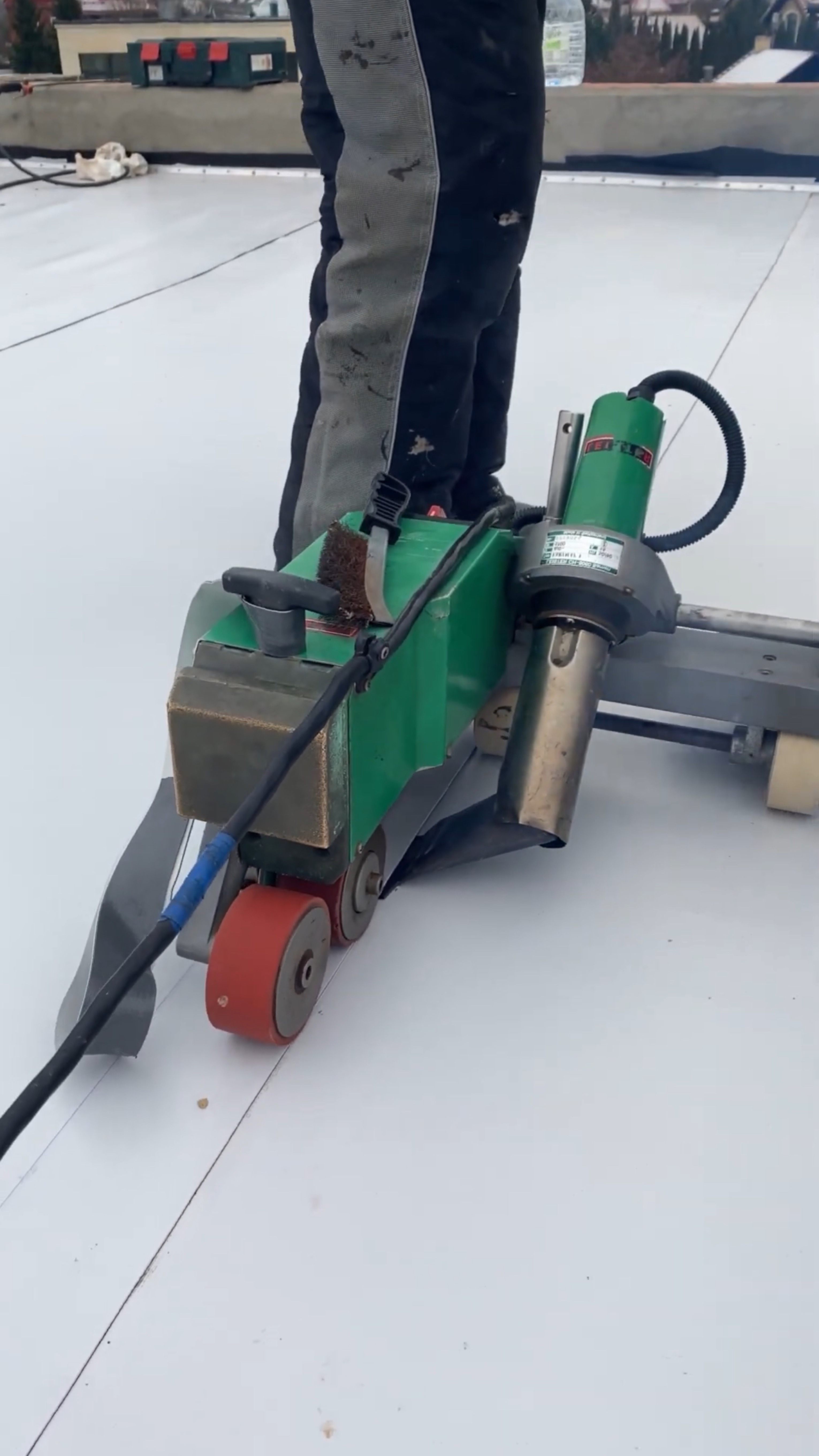 🔥Монтируем плоскую кровлю из ПВХ мембраны смотреть онлайн