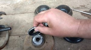 какой стороной ставить опорный подшипник в опору.mp4