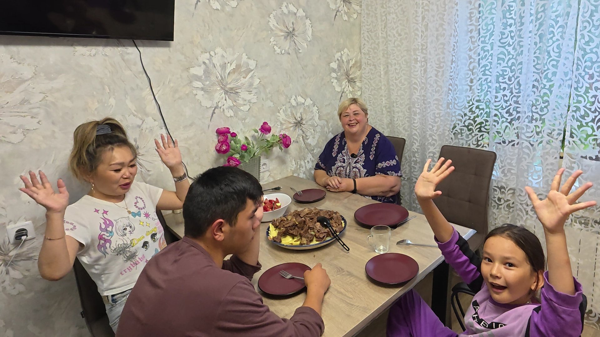 Пастила из нектарин. Сделали перманент на губах. На ужин приготовила вкусный Бешбармак. смотреть онлайн