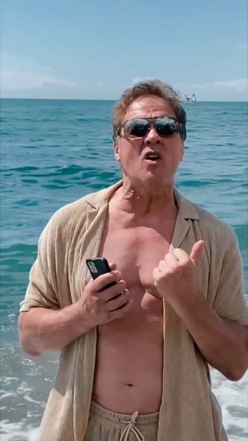 Никогда не говори, что не знаешь слов любви. Руки протяни, в глаза родные загляни #shortsmusic смотреть онлайн