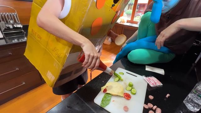 📹БЮДЖЕТНЫЙ КОСПЛЕЙ на ГУБКУ БОБА 🧽 ПОВТОРЯЕМ МУЛЬТФИЛЬМ в ДОМАШНИХ УСЛОВИЯХ ( SpongeBob)