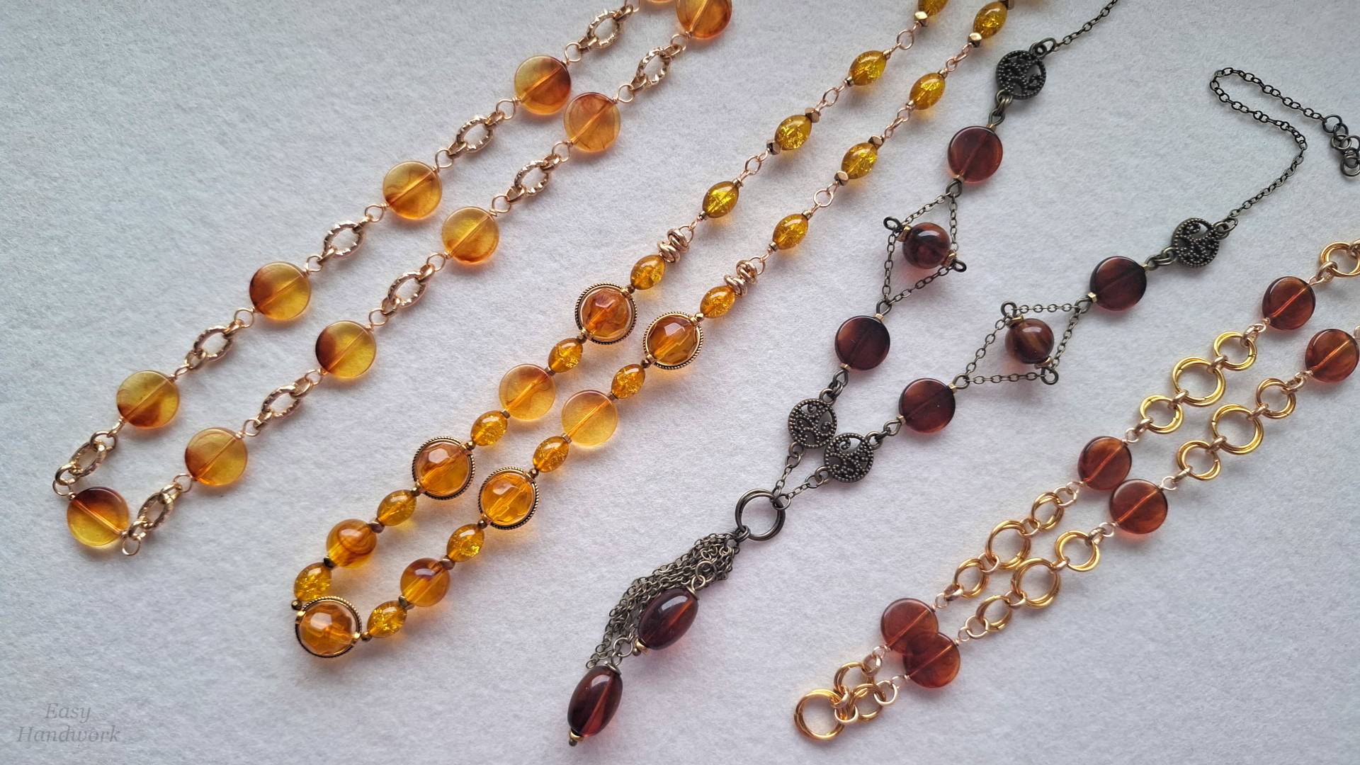Украшения из имитации янтаря