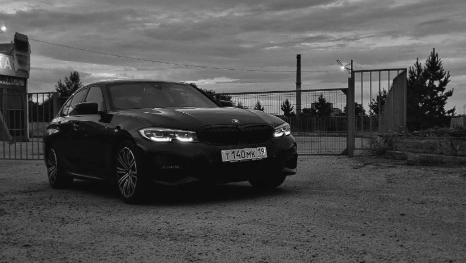 Вечерний драйв BMW G20D: фотозона на колесах смотреть онлайн