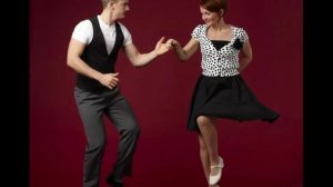 песня Валерия Сюткина Гитара, ты и рок-н-ролл. исполнитель Николай Пожидаев.