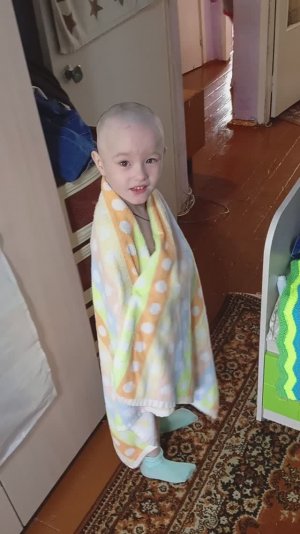 Максима подстригли как вам.