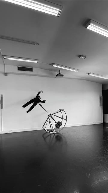 Прогулка по стене..❤️ смотреть онлайн