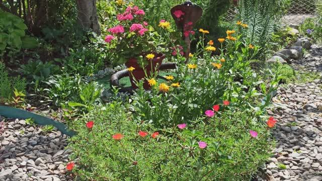 Садовые работы продолжаются. смотреть онлайн