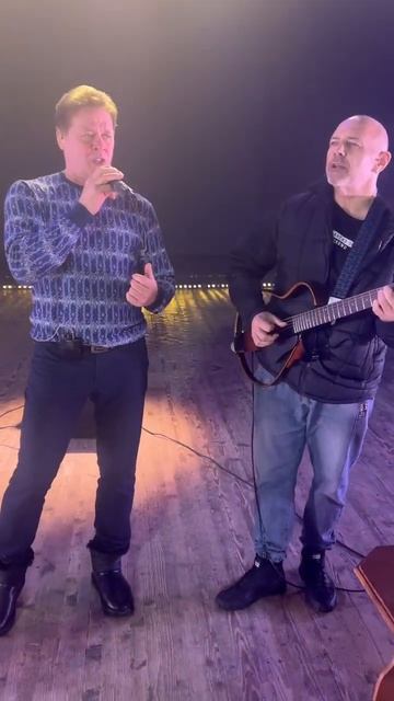 Не обижайте любимых упреками, – спели в акустике легендарную песню Песняров перед концертом! #shorts смотреть онлайн