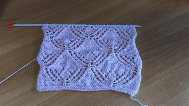 Красота да и только! Присоединяйтесь повяжем узор спицами вместе смотреть онлайн