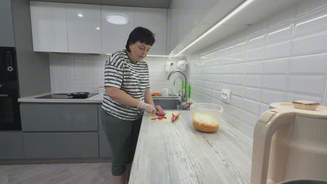 ОН от НЕЕ кайфует/я не буду ЭТО терпеть-ЧТО ХОЧУ то и ДЕЛАЮ смотреть онлайн