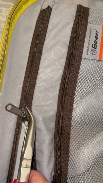 Не застегивается молния/замок.