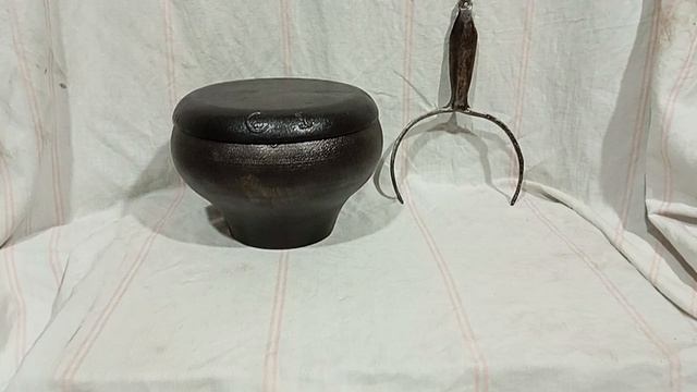 Чугунок чугунный на 4 литра + Крышка -СКОВОРОДА Чугунная + Ухват кованый СССР смотреть онлайн