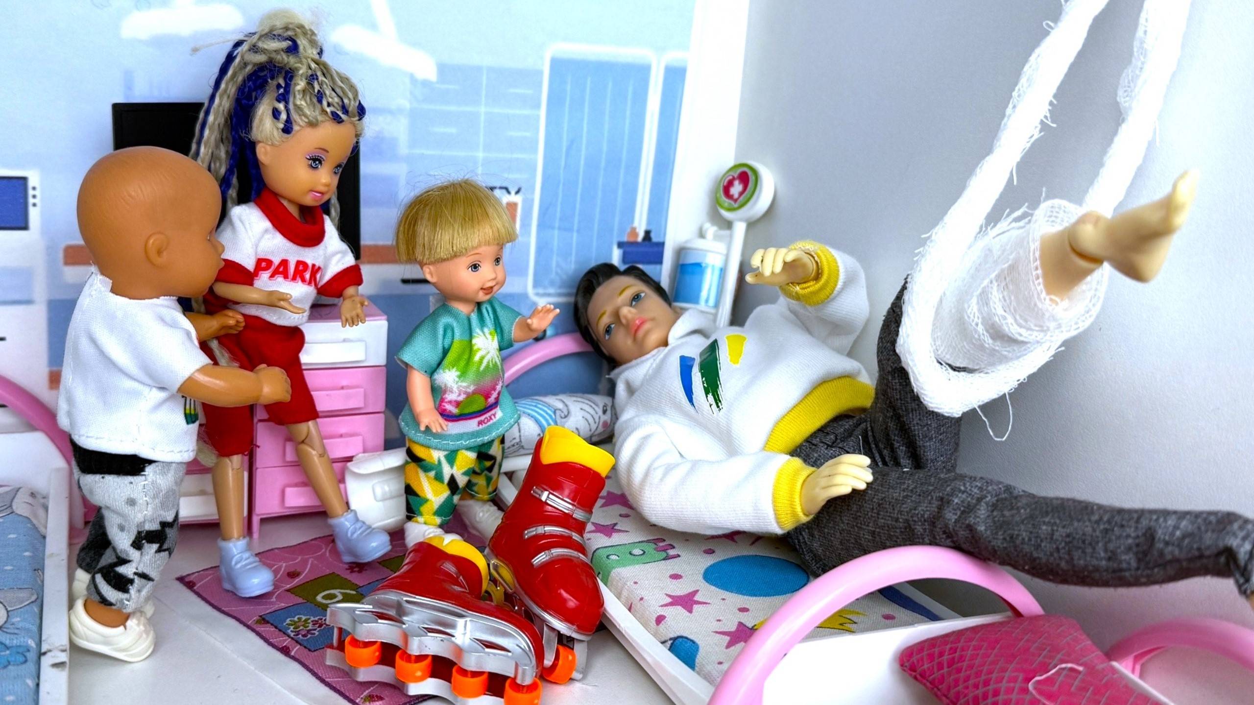 ПАПА БОЛЬШЕ НЕ УЕДЕТ.... Катя и Макс веселая семейка! Куклы Барби ЛОЛ😜 ТОКА истории ДаринелкаТВ смотреть онлайн