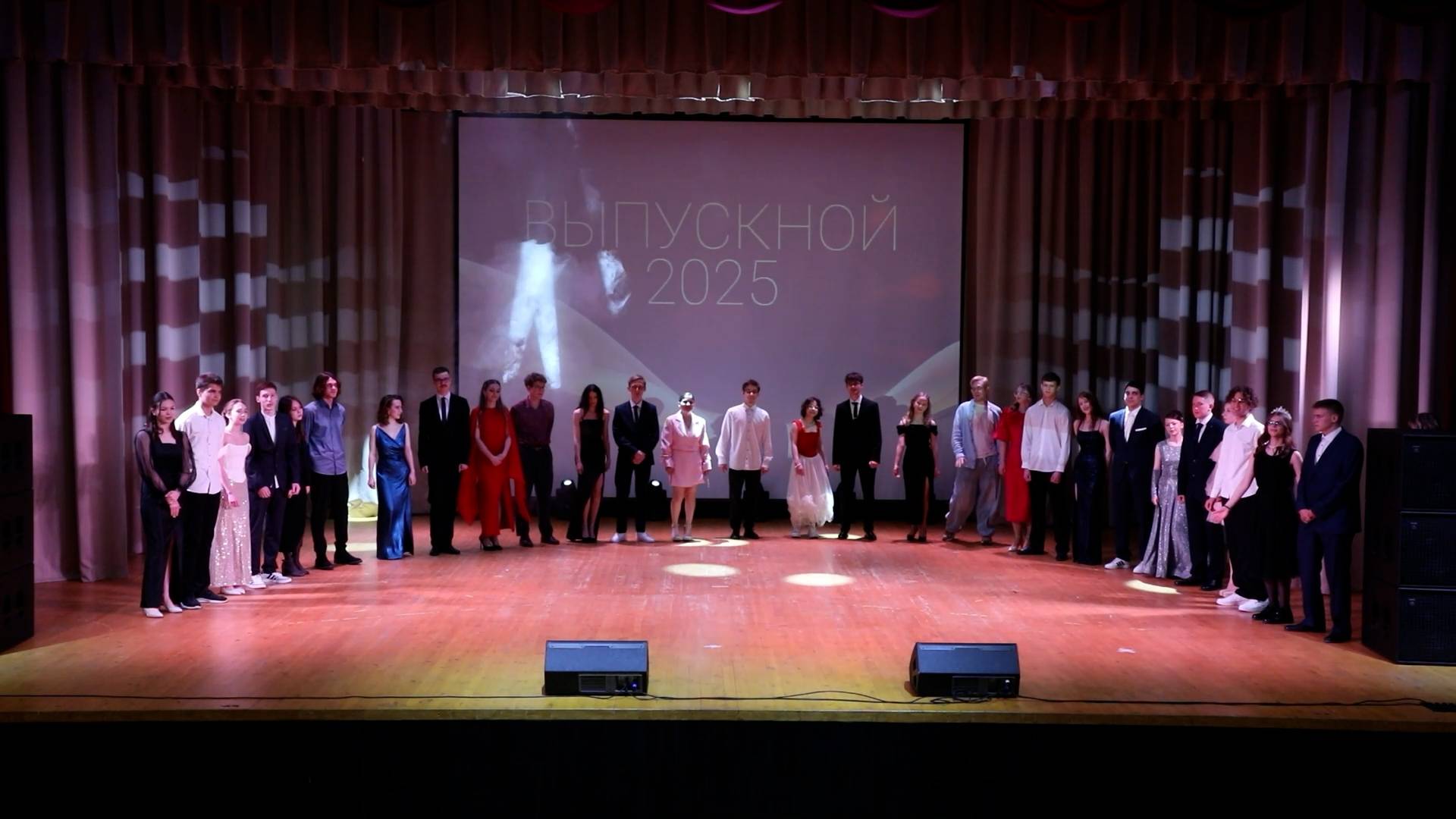 Выпускной вечер в Красноселькупе для учащихся 9 и 11 классов