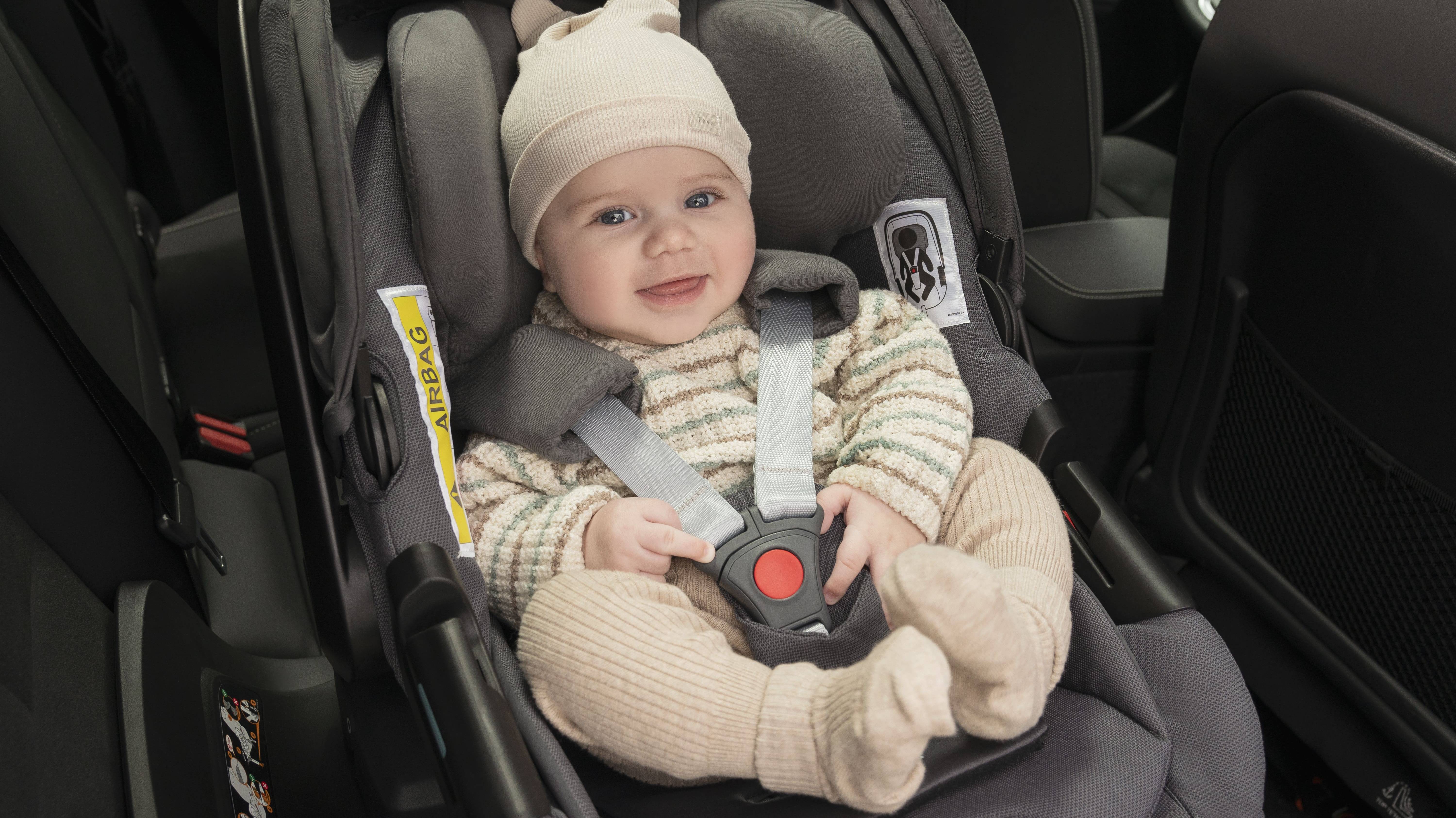 Автокресло Inglesina Darwin Recline, комплектация 3 в 1.