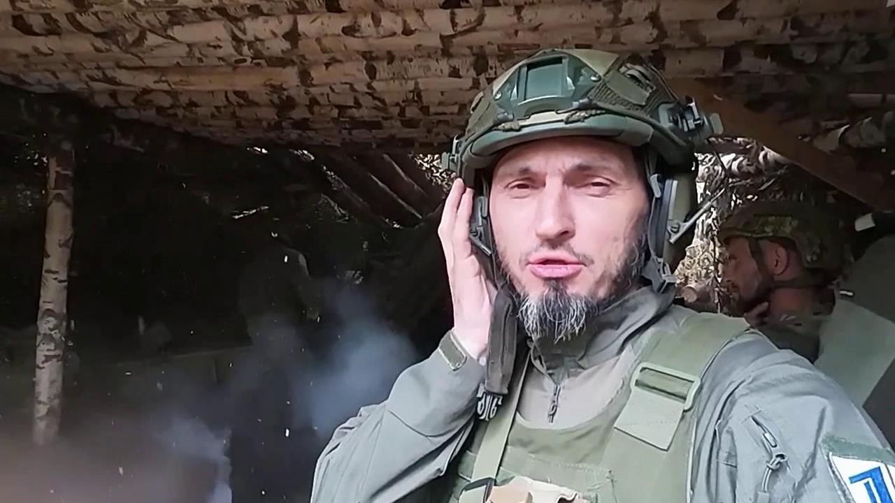 Подразделения добровольческой бригады имени Александра Невского ведут бои за Часов Яр смотреть онлайн