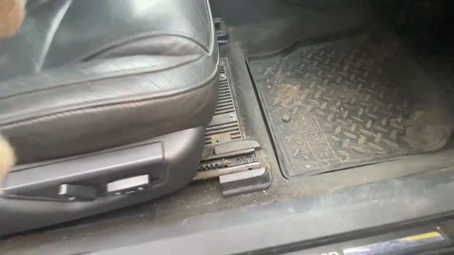 Как снять сиденье на Volvo XC90