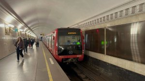 Метропоезд «Юбилейный» (81-722/723/724.1) №133 на ст.м.Владимирская, июнь 2025 года