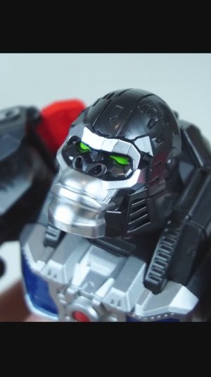 Робот Базуми. Горилла трансформер.