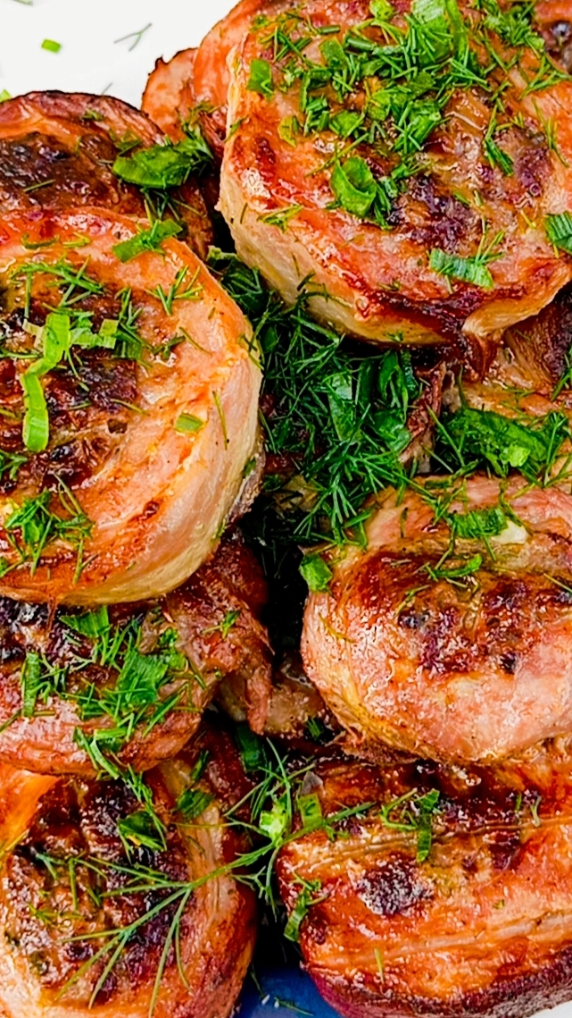 🥩🔥Рулетики из мяса на углях — сочность и аромат прямо с мангала! смотреть онлайн