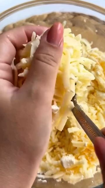 Хачапури на сковороде - как можно быстро и вкусно приготовить шедевр грузинской кухни у себя дома.