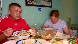 Жизнь в деревне. По дороге забежал причесаться