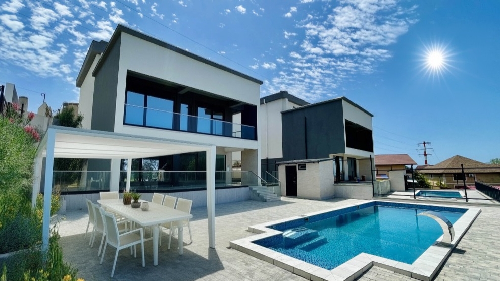 Классные новые дома с бассейном и красивыми видами смотреть онлайн