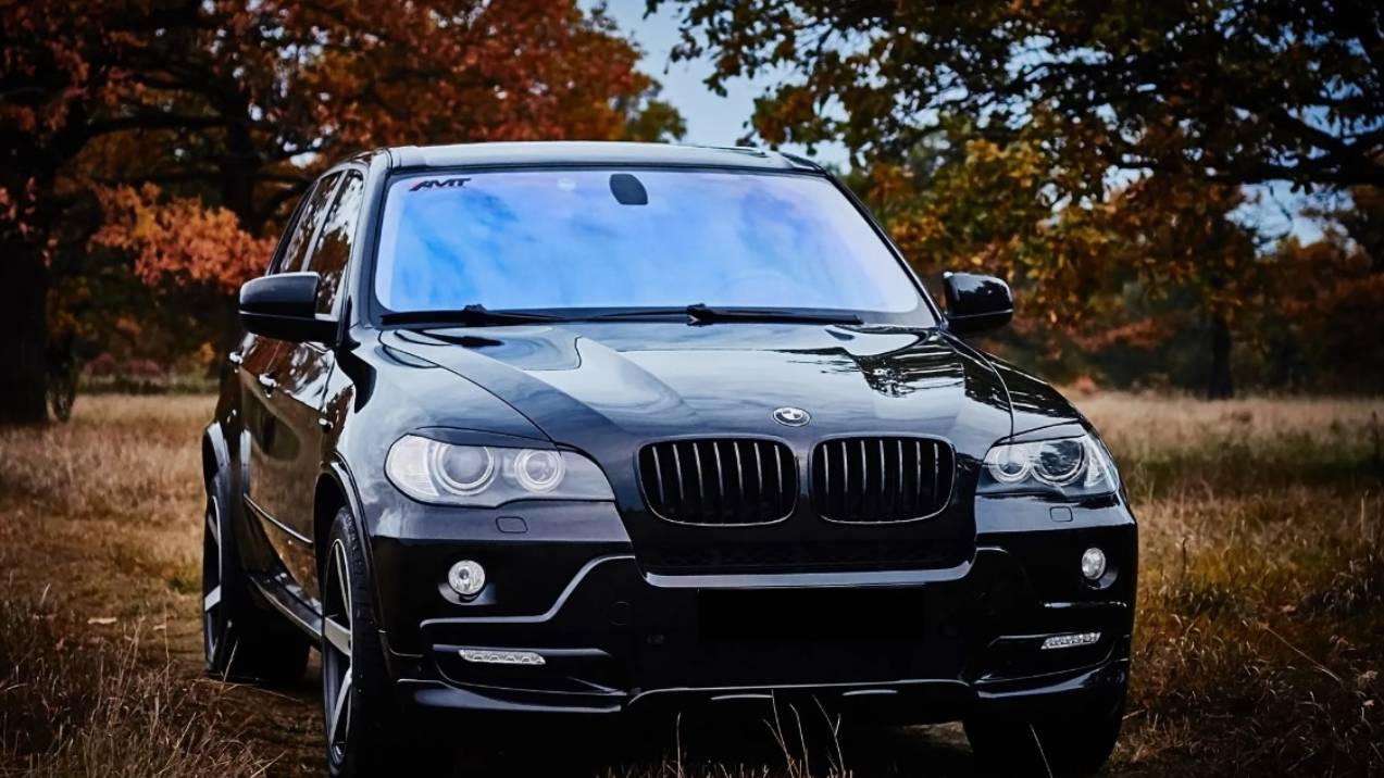 BMW E70 2009 — дорога. Как держит трассу. Тест драйв смотреть онлайн