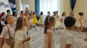 Песня "Уходим в школу".
МБДОУ Городищенский детский сад "Радуга".