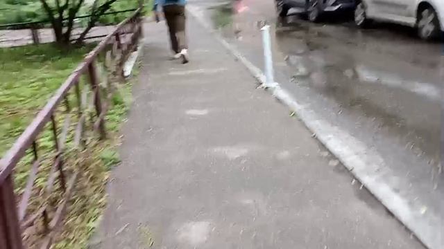 Самое главное в прогулках это то, что можно в паре обсудить с зумером мировзрение поколения сегодня