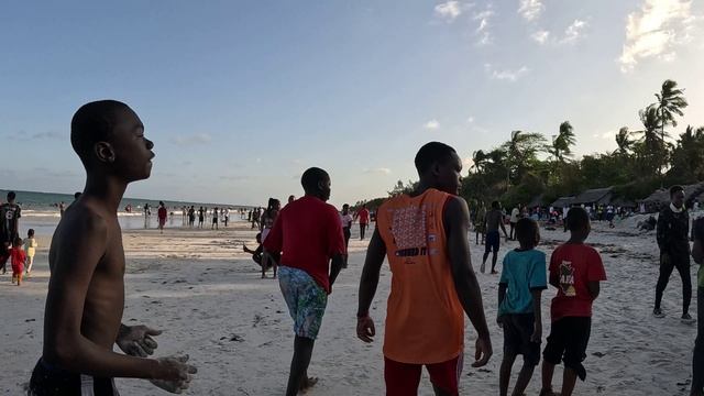 ОДИН ИЗ ЛУЧШИХ РАЙОНОВ И МЕСТ В КЕНИИ смотреть онлайн