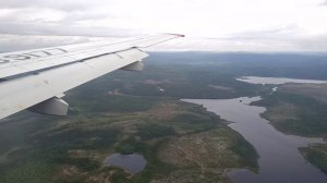 Снижение над тундрой и посадка в аэропорту Мурмаши на «Суперджете»