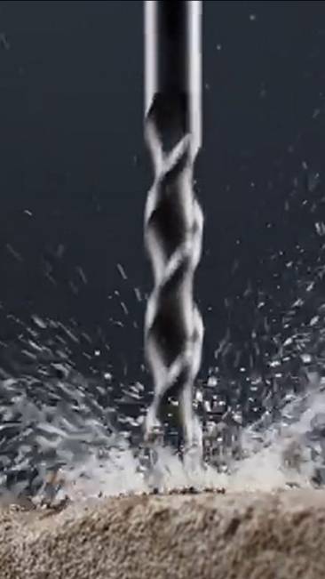 Мощный перфоратор worten  в работе🔨