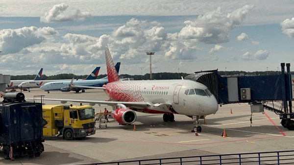 Аэропорт Пулково LED - Аэропорт Внуково VKO (из окна самолёта Сухой SuperJet 100-95B)