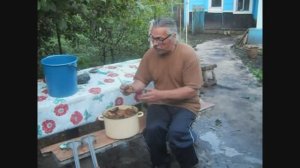 Жизнь на пенсии в деревне ! Участок -  Делаем ремонт забора. Наш ужин: грибы и шашлык
