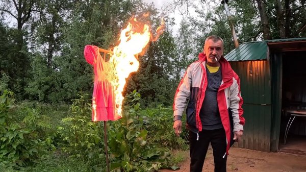 Лишили зарплаты, Бомж из подворотни, ДК засрал жилплощадь, Этиловый гонщик,Побег от бед,Жгём платье'